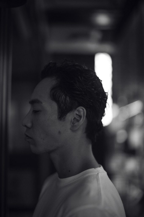 KANDYTOWNのRyofuさんの横顔、モノクロ写真