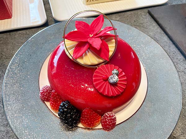 「ホテル雅叙園東京」の2022年クリスマスケーキ「フレーズ・シャルドネ」
