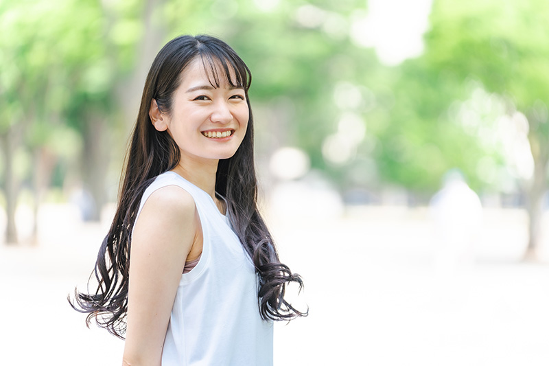 笑顔の女性