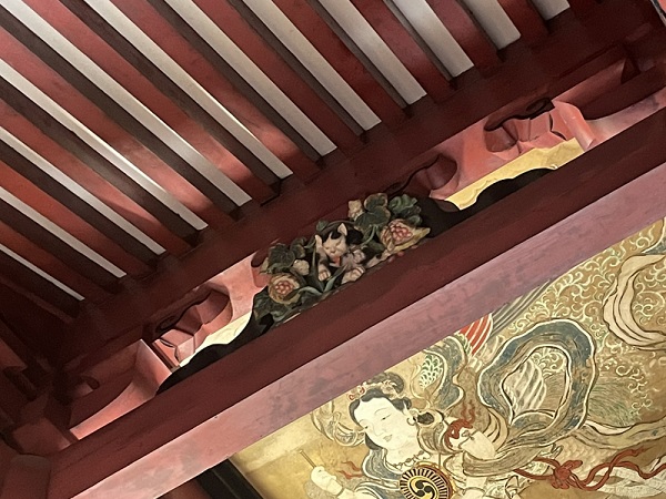 静岡浅間神社の目覚め猫