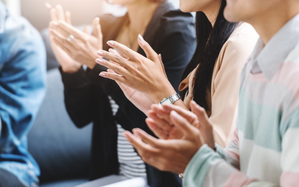 3分間スピーチを成功させるコツは？ うまくいかない原因やスピーチに使えるトピックを紹介 | Oggi.jp
