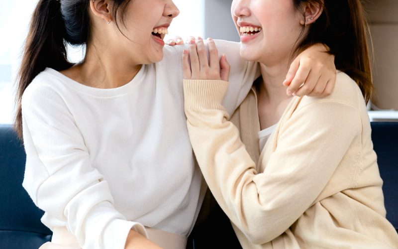 親友の基準って アラサー女子が思う3位 プライベートを知っている では2位と1位は Oggi Jp