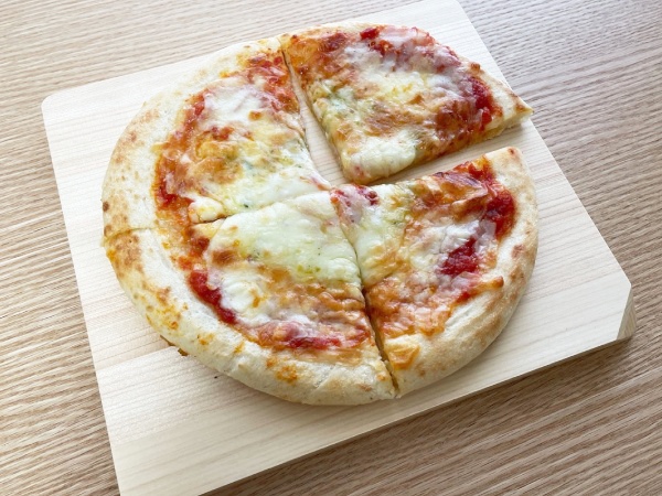 無印良品の「トマトとモッツアレラのピザ」