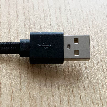 充電通信ケーブル（USB）