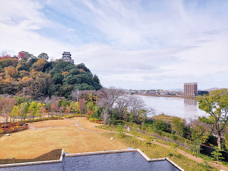 犬山城と木曽川