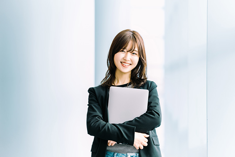 笑顔の女性