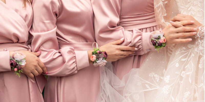 ピンクのドレスの花嫁
