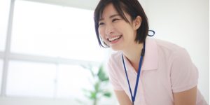 「見る」と「観る」の違いとは? 使い分けや他の「みる」についても解説 | Oggi.jp