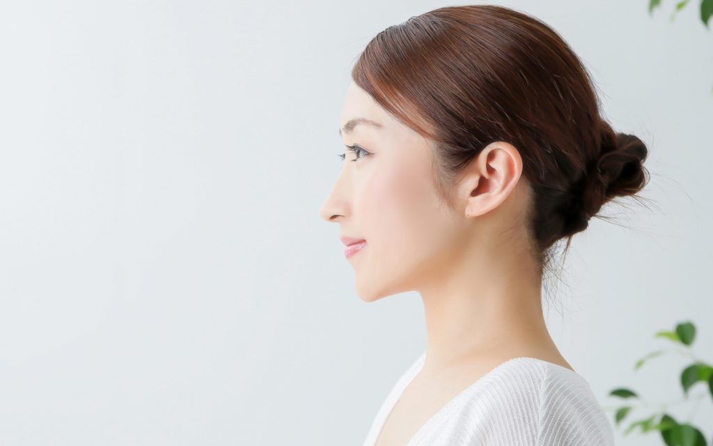 横顔がきれいな人の特徴と横顔美人になる方法|Eラインは必須? 意外な解決法もあった! Oggi.jp 横顔がきれいな人の特徴と横顔美人になる方法|Eラインは必須? 意外な解決法もあった! Oggi.jp