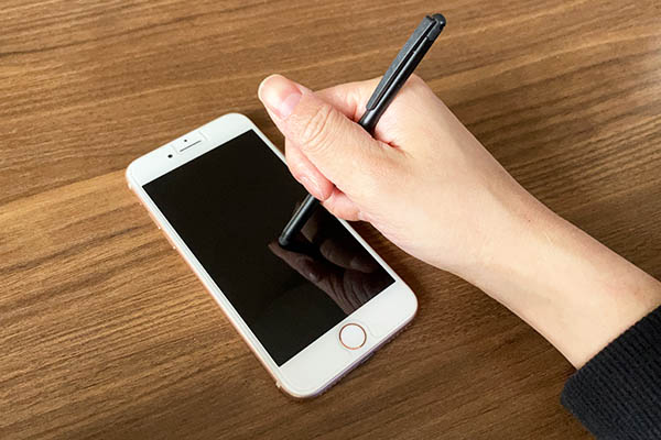 「タッチペン for スマートフォン タブレット」の使用シーン