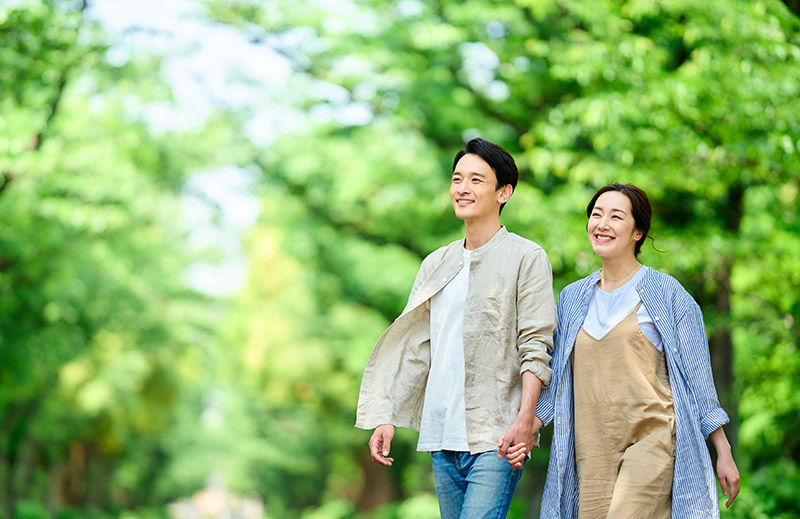デートをする若い男女