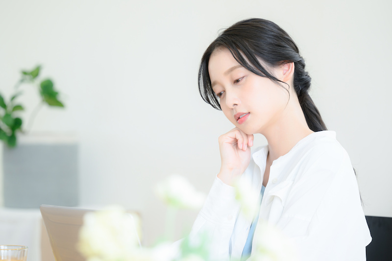 恋愛に自信がない人の特徴【あるある行動】
