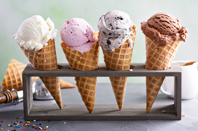さまざまなフレーバーのアイスクリーム