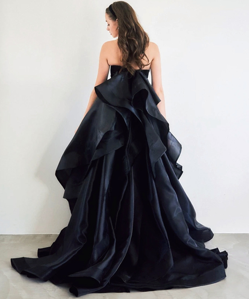 ブラックのカラードレス