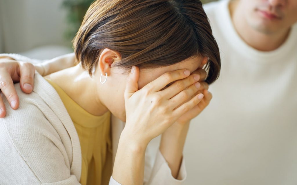 不幸自慢ばかりする人の特徴とは【100人に聞いた】対処法や実話エピソードを紹介 | Oggi.jp