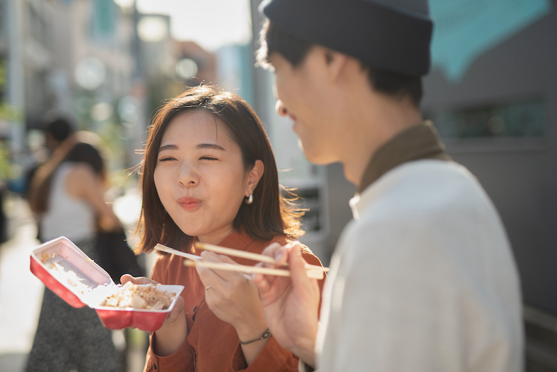 甘えん坊な彼女への本音は? 彼氏を喜ばせる甘え方を探るQ&A