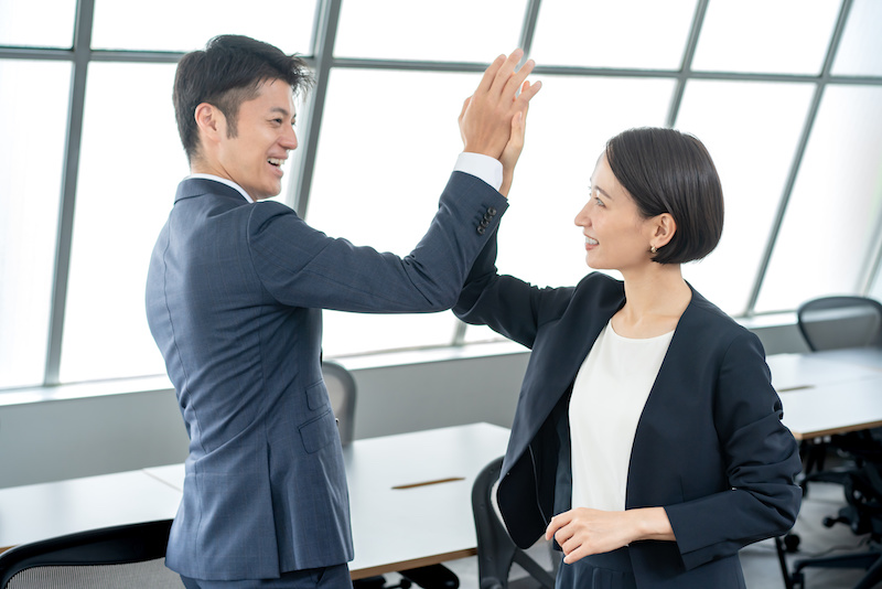 【男性100人に聞いた】付き合っていない女性からボディタッチをされたら?