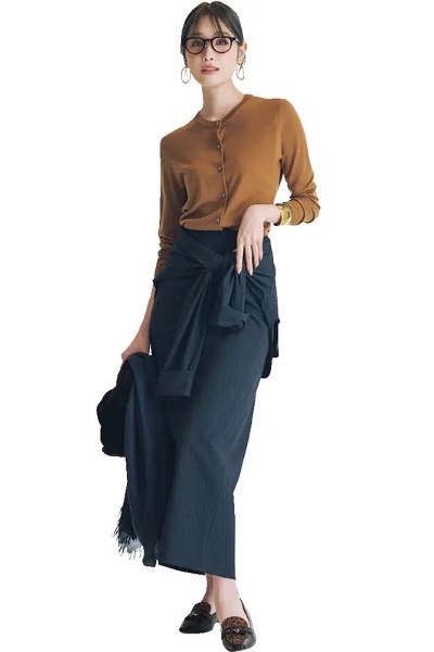 ハイゲージニットカーディガン×タイトスカート×ローファー