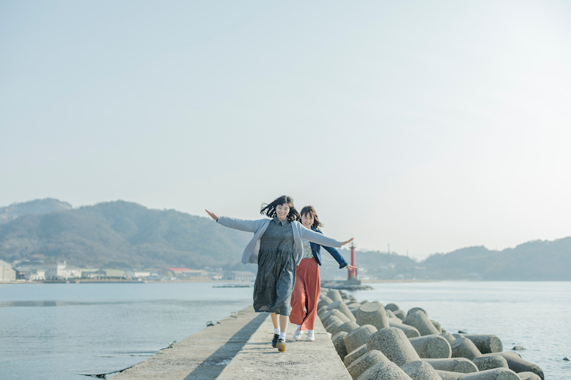 海辺の女性