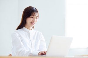 「私用のため」のビジネスでの使い方｜公用や所用との違いも整理 | Oggi.jp
