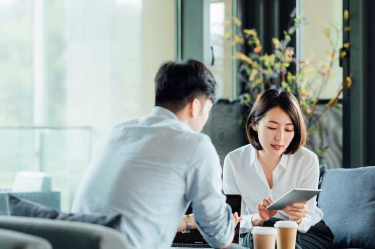 「応対」と「対応」の違いとは?|電話・接客・ビジネスでの正しい使い分け | Oggi.jp