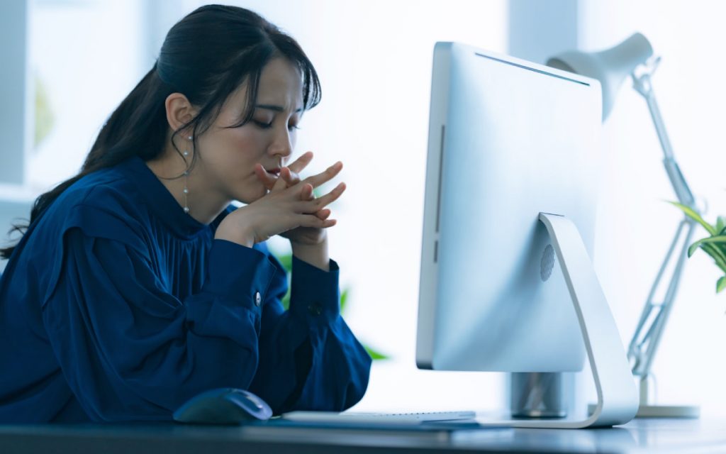 好きな人を忘れる方法は?【100人に聞いた】忘れたい理由も徹底調査 | Oggi.jp