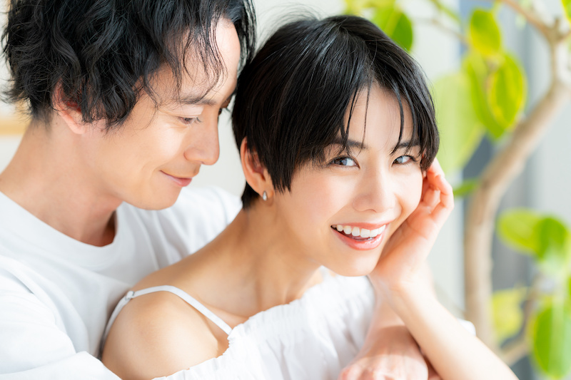 「子供っぽい男性」は魅力的? それとも論外……? よくある質問まとめ
