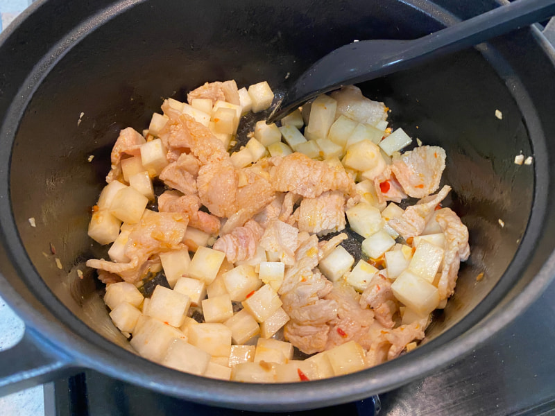 豚バラと大根のピリ辛担々スープ　作り方