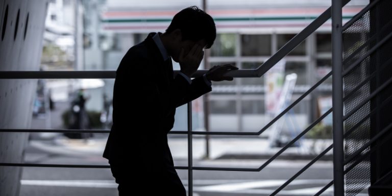 元彼を見返す方法と未練を伝えてきた男性への対処法を11の視点で解説! | Oggi.jp