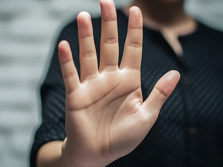 消極的ってどういう意味？ 性格の特徴や克服法、英語や言い換え表現を紹介 | Oggi.jp