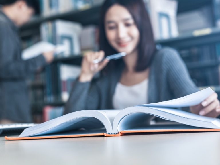 古参とはずっと以前からその職や地位に就いていること！意味や使い方をご紹介 | Oggi.jp