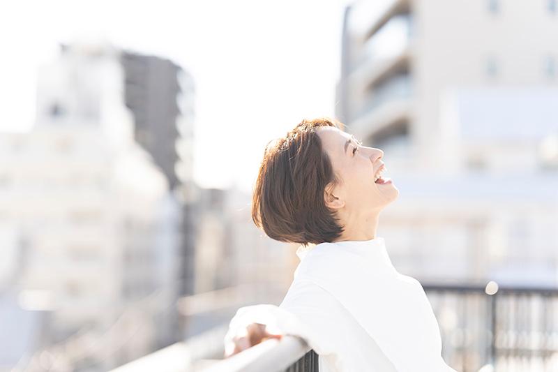 笑顔の女性