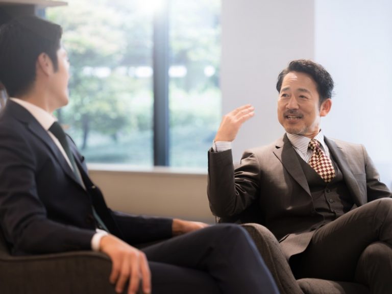 「時代錯誤」とはどういうこと？ 使い方や類語「時代遅れ」などを解説 | Oggi.jp