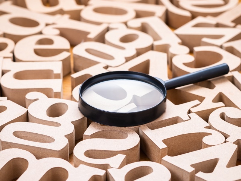 アルファベット 虫眼鏡