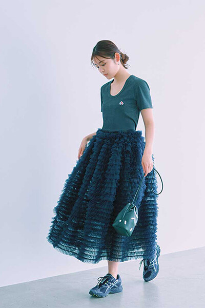 チュールロングスカート×UネックTシャツ