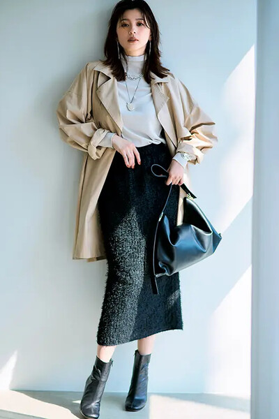 黒シャギーミモレ丈スカート×ベージュコート