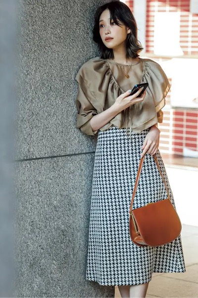 コンシャスブラウス×スカート