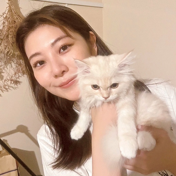 片田 亜莉紗さんと猫