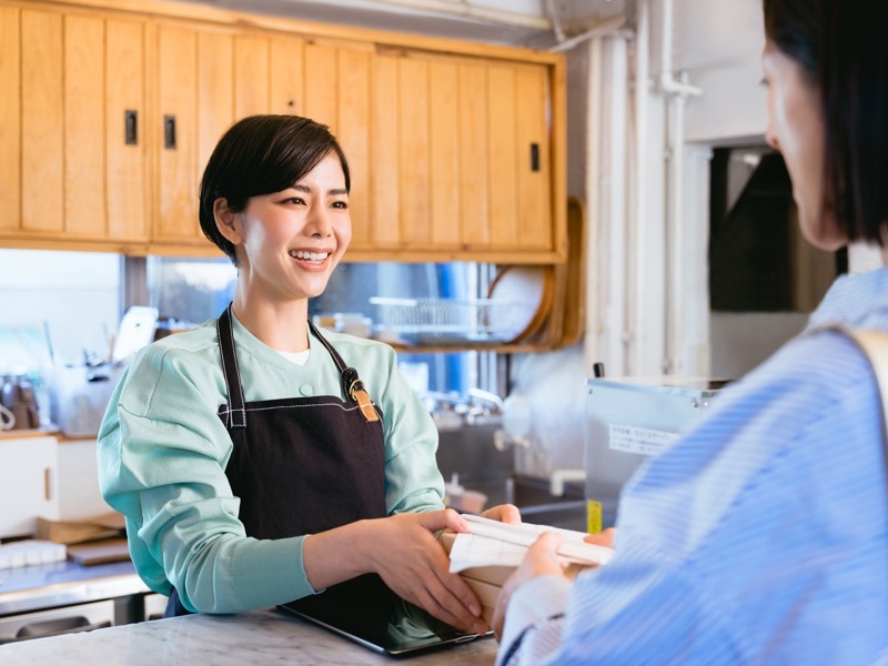接客中の女性