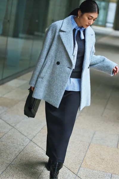 グレーニット×ストライプボウタイシャツコーデ