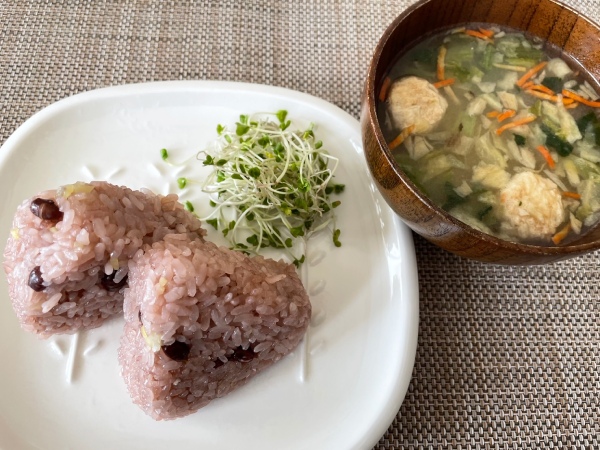 素材を生かした味噌汁 鶏つくねと根菜