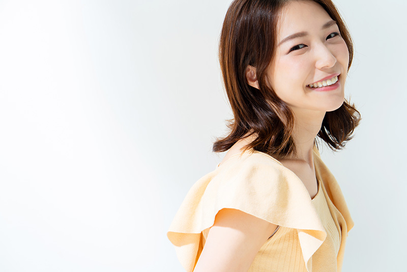 笑顔の女性