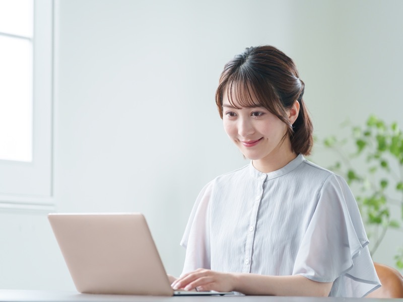 在宅ワークの女性