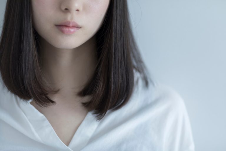 【寡黙な人】とは？上手にコミュニケーションを取る方法を紹介 | Oggi.jp