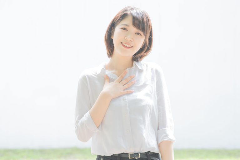 【寡黙な人】とは？上手にコミュニケーションを取る方法を紹介 | Oggi.jp