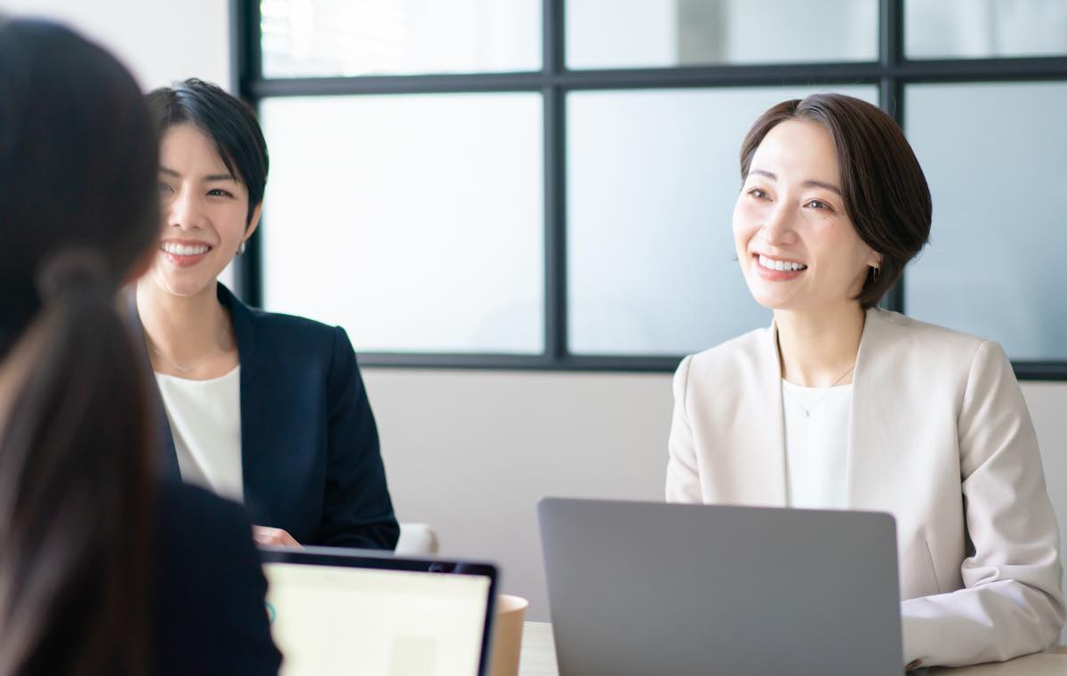 微笑む女性