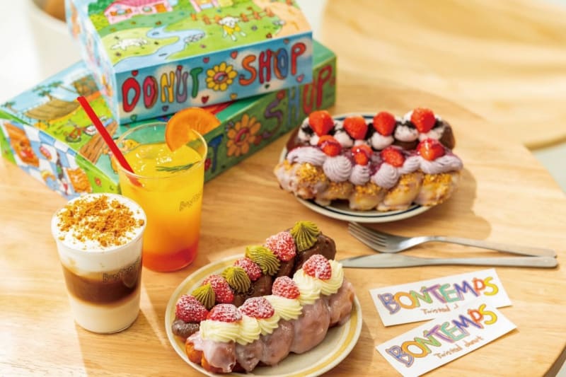 「BONTEMPS」カラフルなドーナツやドリンク、パッケージ