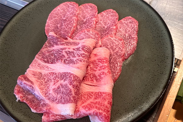 「食べ放題 すき焼き十二天」　お肉