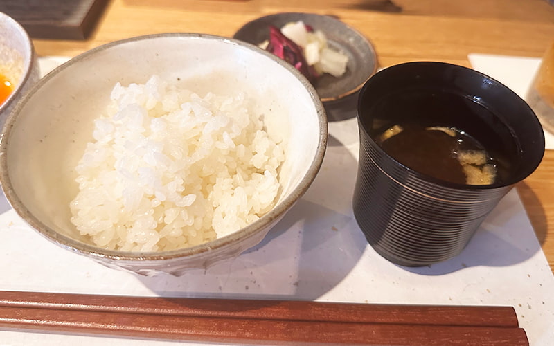 「食べ放題 すき焼き十二天」　ご飯・赤だし