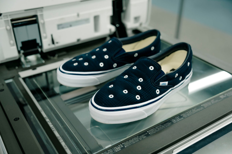 ▲PREMIUM SLIP-ON￥12,100ネイビー